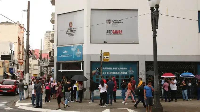 Desemprego sobe para 5,85 milhões em janeiro; fim de contratos eleva número