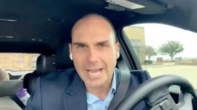 Eduardo Bolsonaro fala por vídeo na Paulista e defende anistia