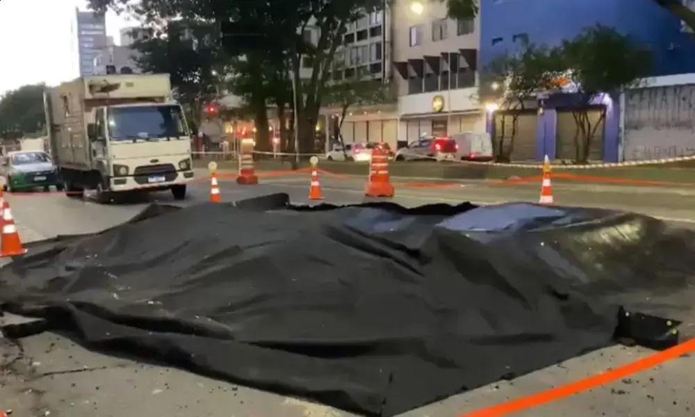 Explosão cria cratera de 15 m² na Rua da Consolação e atrasa trânsito