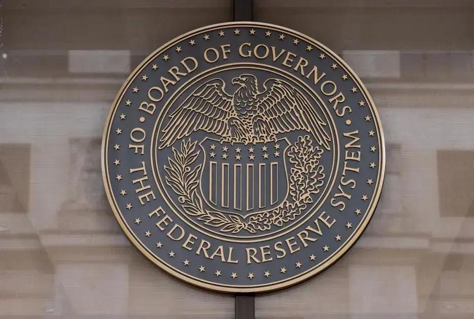 Fed mantém juros e projeta inflação mais alta nos EUA em 2026