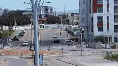 Homem lançado ao chão por impacto de míssil iraniano em Or Yehuda