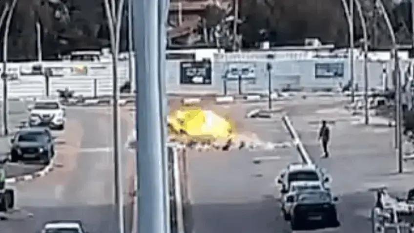 Homem quase é atingido por fragmento de míssil em rua de Or Yehuda