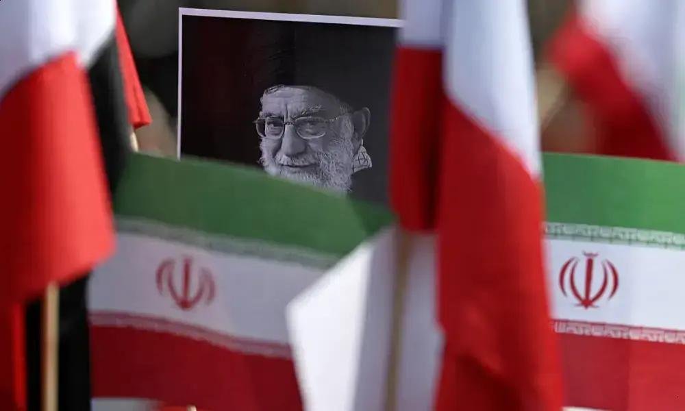 Irã escolhe sucessor de Ali Khamenei em meio à escalada da guerra