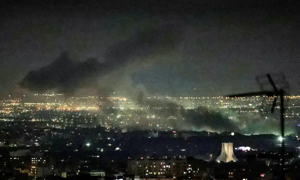 Irã promete atacar alvos econômicos dos EUA e Israel após bombardeio