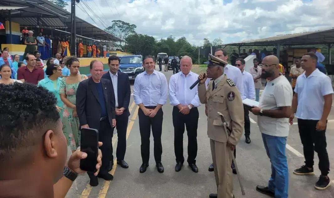 Isidório recebe Hugo Motta com honras militares na Fundação Dr. Jesus