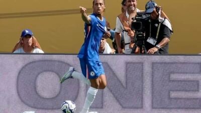 João Pedro lidera artilharia da Premier League após hat-trick pelo Chelsea