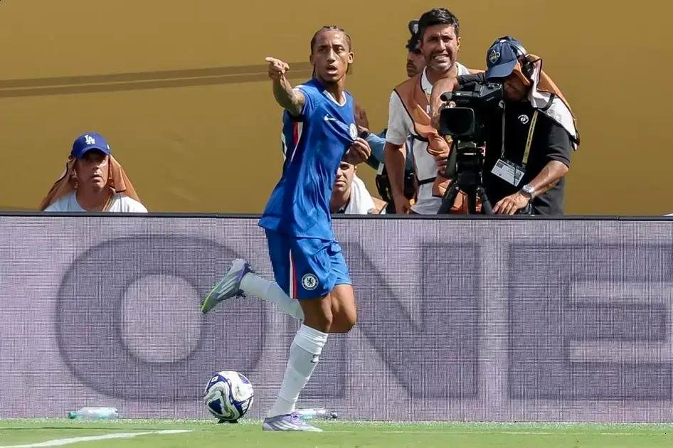 João Pedro lidera artilharia da Premier League após hat-trick pelo Chelsea