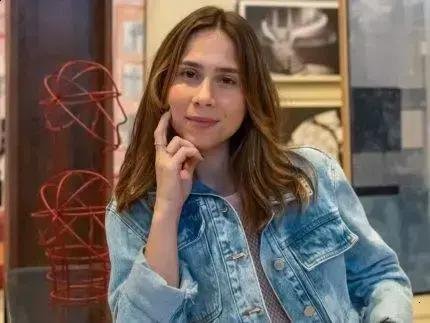 Loquinha revela paixão secreta de Lucélia por Lorena e muda a trama