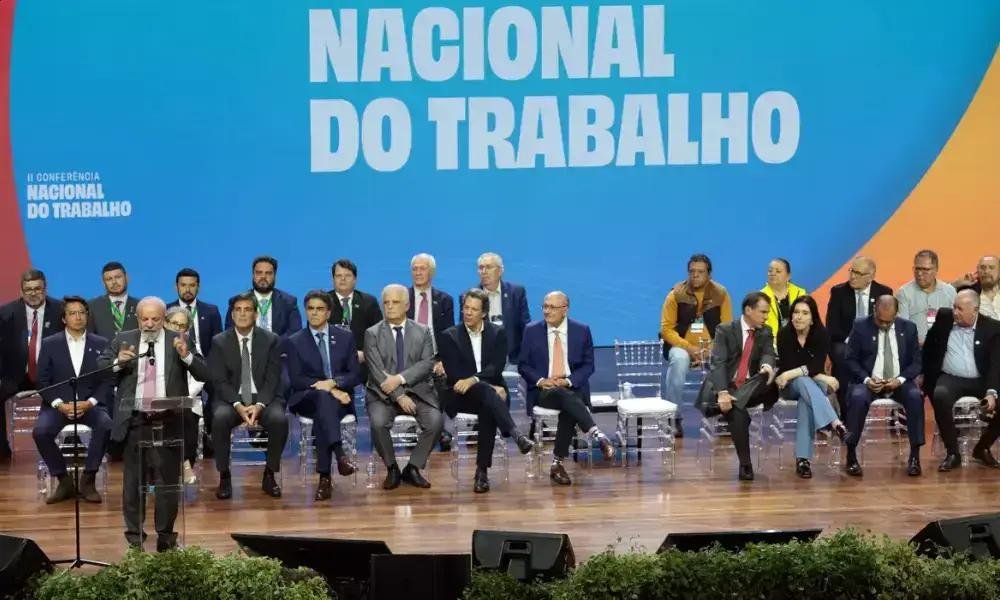 Lula propõe negociação tripartite para definir fim da escala 6×1