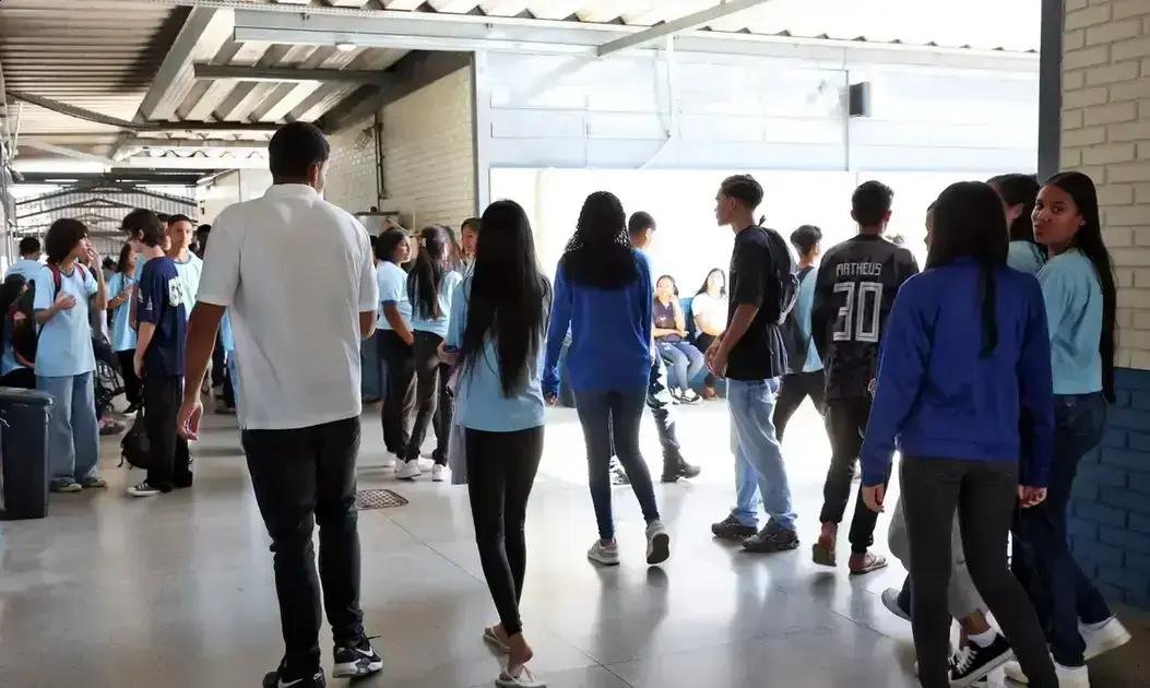 MEC libera parcelas do Pé-de-Meia para nascidos em novembro e dezembro