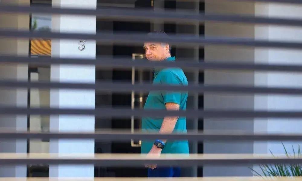 Moraes nega prisão domiciliar a Bolsonaro e descreve rotina na 'Papudinha'