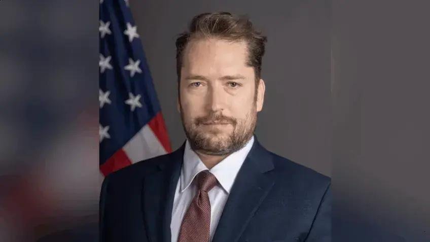 Moraes pede ao Itamaraty informações sobre agenda de Darren Beattie