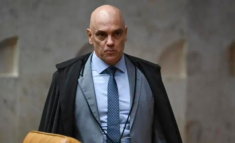 Moraes pede manifestação da PGR sobre dados de celulares de Wassef