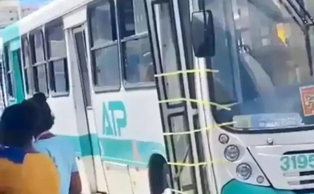 Mulher de 65 anos morre após mal súbito dentro de ônibus em Alagoinhas