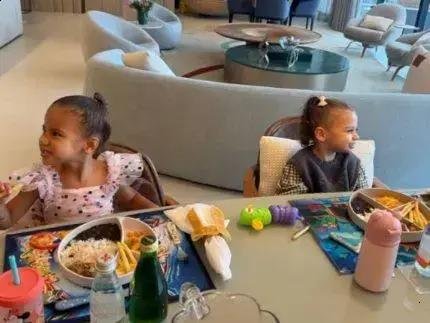 Neymar mostra 'almoço de princesas' com as filhas e encanta a web