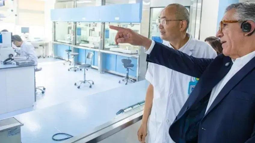 Parcerias com a China: Fiocruz e Hemobrás avançam em vacinas e hemoderivados