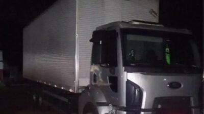 Polícia recupera caminhão roubado e carga de ar-condicionado em Araçás