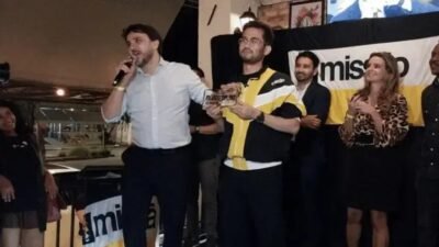 Renan Santos chama Flávio Bolsonaro de 'ladrão' e reforça pré-candidatura