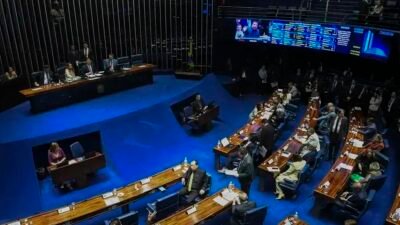 Senado aprova licença-paternidade de até 20 dias e institui salário-paternidade
