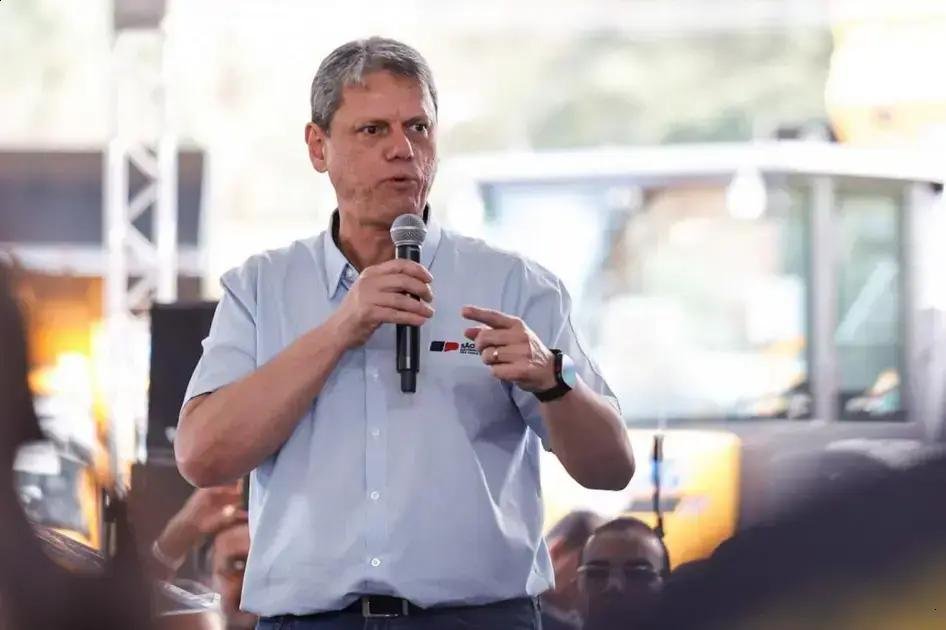 Tarcísio rebate Haddad: 'nega estar blindado' e culpa aumento de impostos