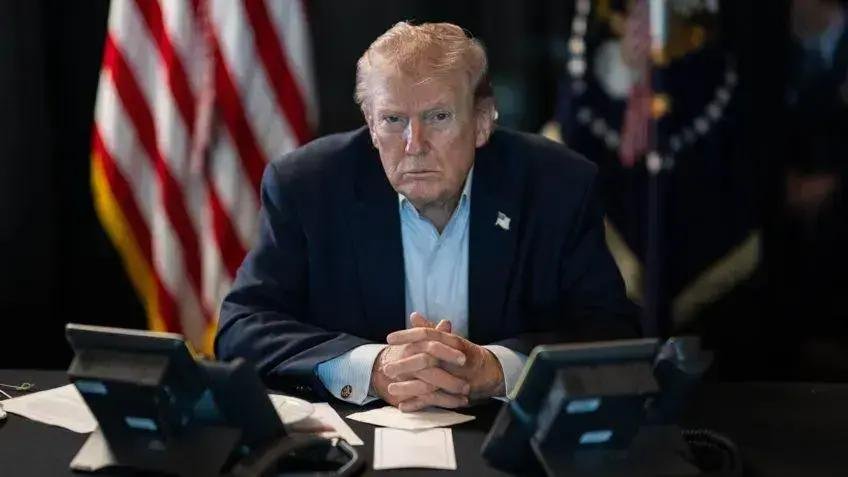 Trump diz que estoques de armas de ponta estão baixos e mira no Irã