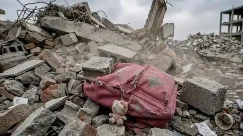 Vídeo com IA mostra criança em escola atingida no ataque a Minab