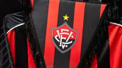 Zagueiro do Vitória sai com tornozelo machucado e vira dúvida para o Barradão