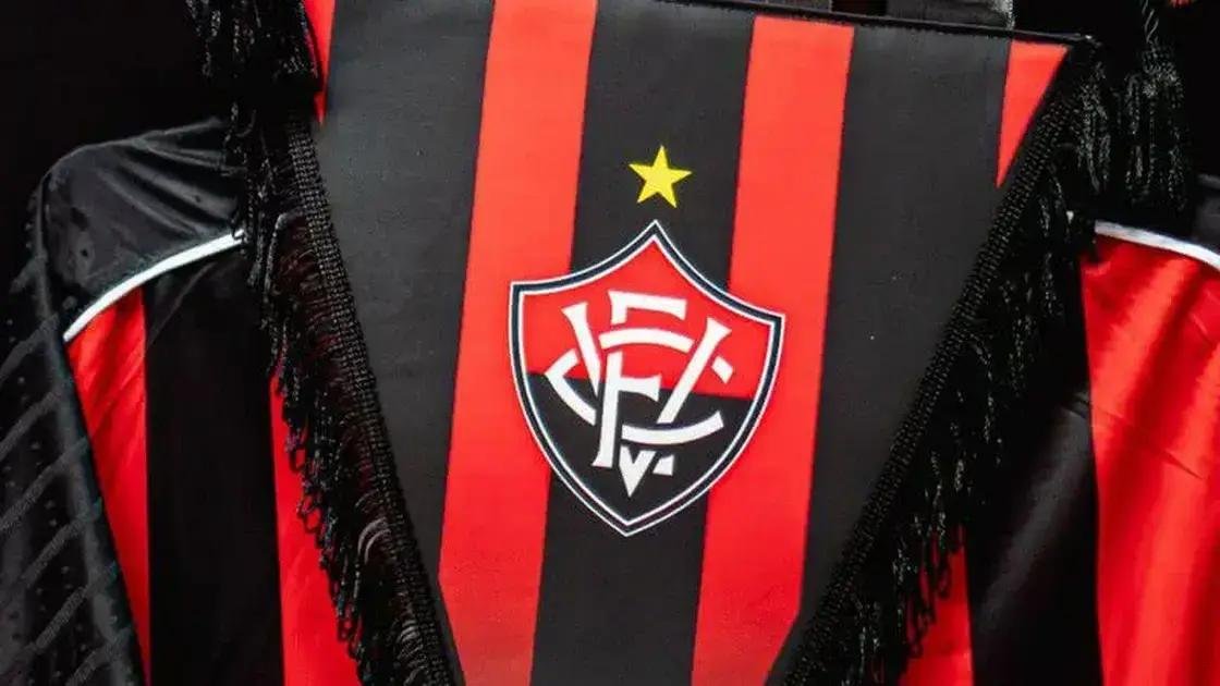 Zagueiro do Vitória sai com tornozelo machucado e vira dúvida para o Barradão