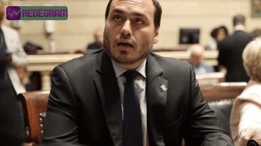 Carlos Bolsonaro discute apoios ao Senado em conversa com Jair Bolsonaro