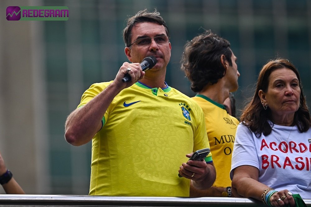 Caso Master: Flávio Bolsonaro pede apuração sobre vazamentos de conversas