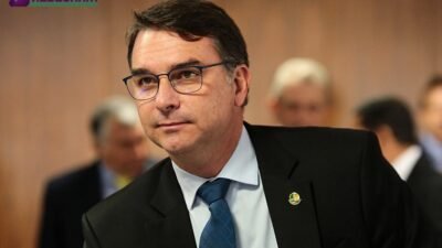 Flávio Bolsonaro critica uso de verba pública em propaganda política e defende filme