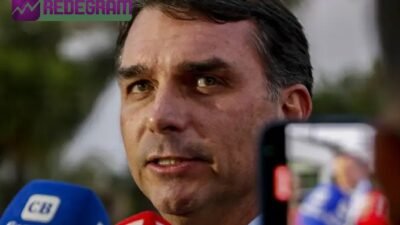 Flávio Bolsonaro esclarece polêmica sobre contrato vazado de filme sobre o pai