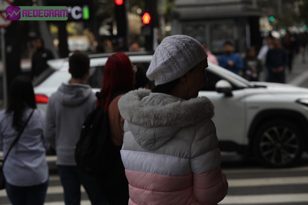 Frente fria avança: confira a previsão do tempo para o fim de semana no Brasil
