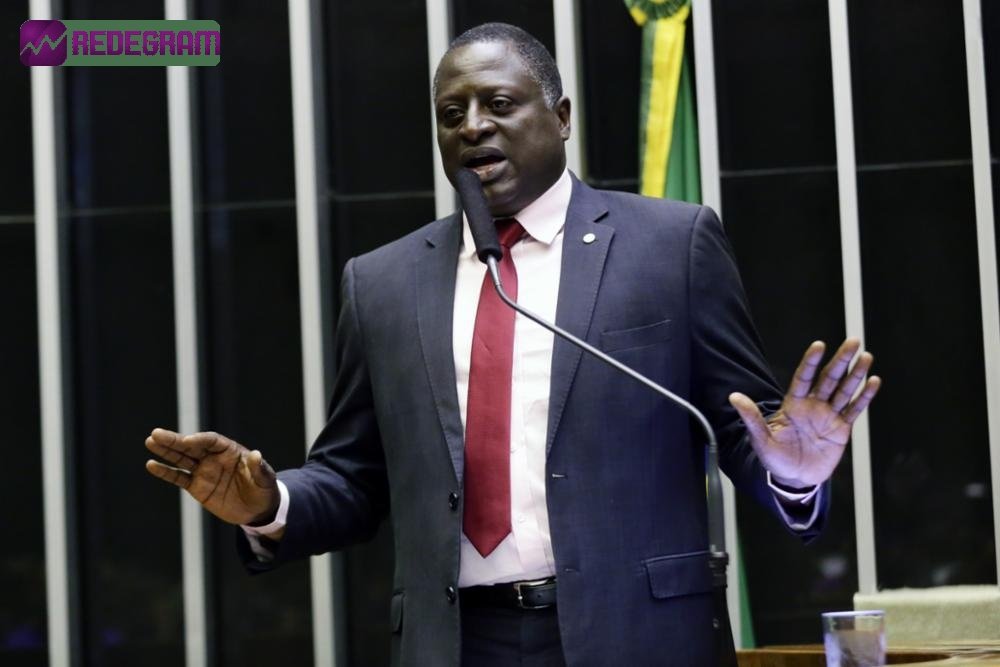 Vazamento de Dados: Deputado aciona STF sobre caso Flávio Bolsonaro e Vorcaro